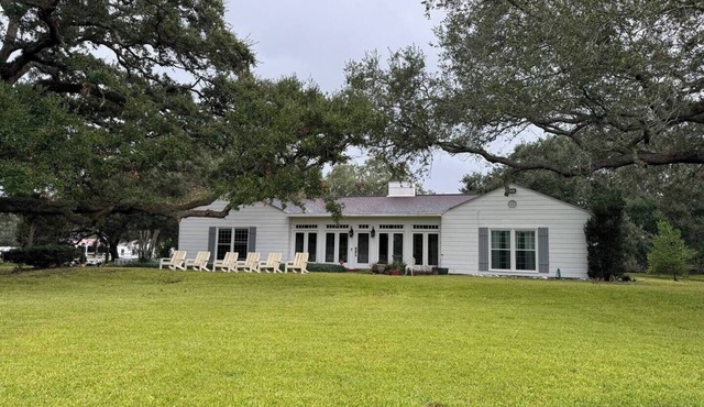 Luxury 6 Bedroom Vintage Estate home sitting in 11 Acres inside Sienna