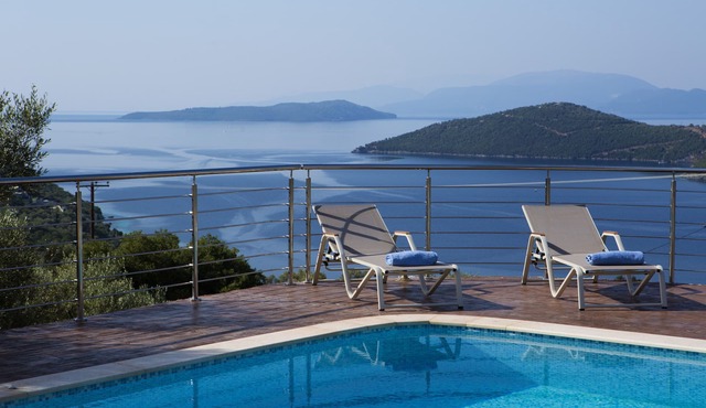 Luxury 6 bedroom villa with stunning view of Ionian sea in Mikros Gialos