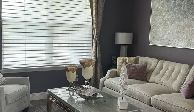 Luxury 6-Bedroom with Pool and hot tube. 5' From Disney