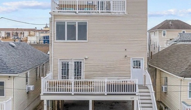 Luxury 6+BR & 7BTH house w/AC, 1.5 blocks from Beach & Broadwalk. Rooftop views