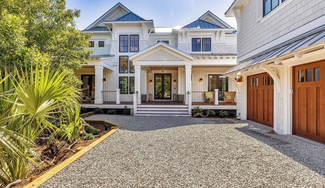 LUXURY! 6 BR, Captain's Watch Views, 2 Min Walk to East Beach - Shoals Club
