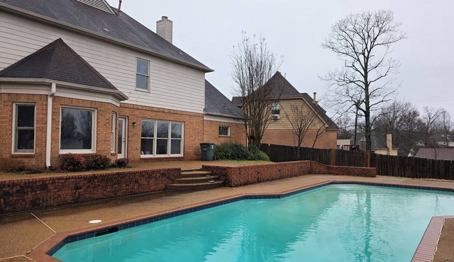 Luxury 6 BR Home near Memphis Airport with Upscale Amenities.