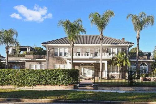 LUXURY 6000 sqft Mansion in Downtown Orlando Sleeps 12