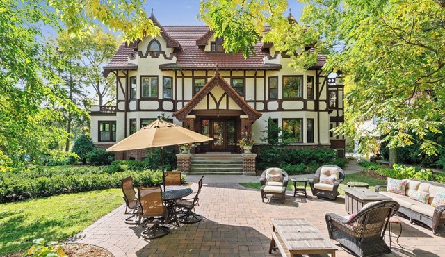 Luxury 6600 sq.ft Stunning Home/Sleeps 10+