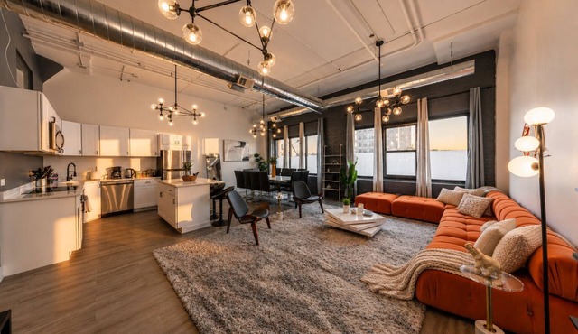 Luxury 6BR/4BA Suite Near McCormick with Skyline Views