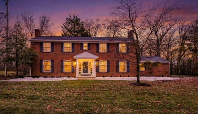 Luxury 6BR 4BA Villa w/Pool, Hot Tub & BackYard