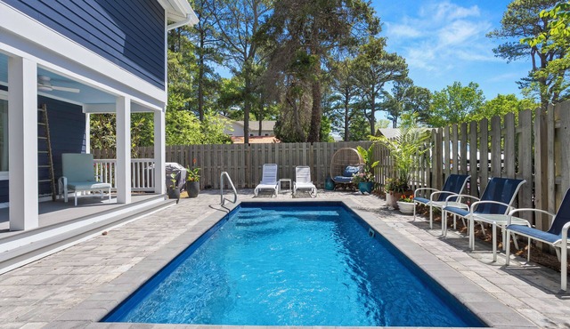 Luxury 6BR-5.5BA, heated pool, firepit, 2 porches, sheets/twls, beach/baby gear