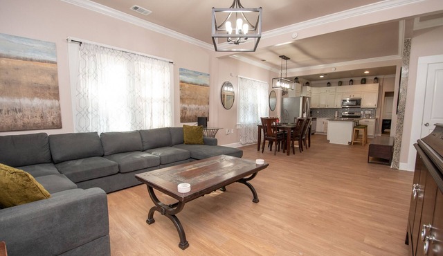 Luxury 6BR Atlanta Home – Sleeps 24, WiFi, Parking, Near Midtown & Downtown