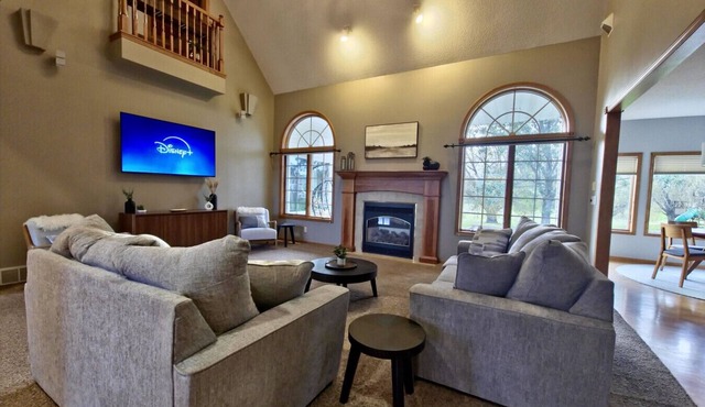LUXURY 6BR ESTATE IN SOUTH FARGO | CHEF’S KITCHEN | PERFECT FOR LARGE GROUPS