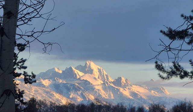 Luxury 6BR family friendly home, Teton views, Starlink, new hot tub, 5800 SF.