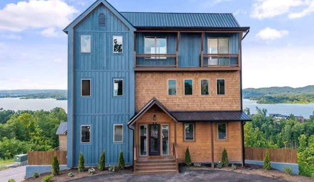 Luxury 6BR Lake Cabin w/Indoor Pool & Slide