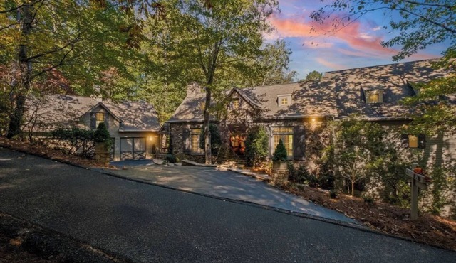 Luxury 6BR Lakefront Villa in Big Canoe Community