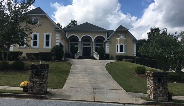 Luxury 6BR Mini-Mansion - Sleeps 16+ Theater Event Room Near Airport/Dwtn