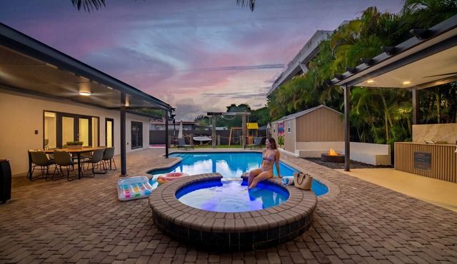 Luxury 6BR Oasis w/Pool, Fire Pit & Game Area Sleeps 18