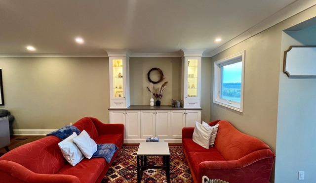 Luxury 6BR Ontario Farm Home – Family-Friendly