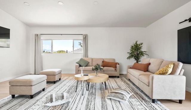 Luxury 6BR Retreat Fast WIFI, Dedicated Workspaces