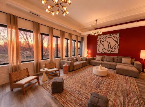 Luxury 6BR Suite with Pool Table Sleeps 12 Perfect for Group Stay Near McCormick Place, Grant Park and Soldier Field