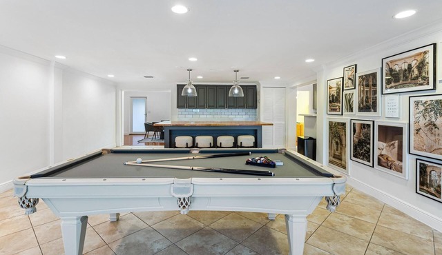 Luxury 6BR Villa w/Private Pool, Billiards, Volleyball & More