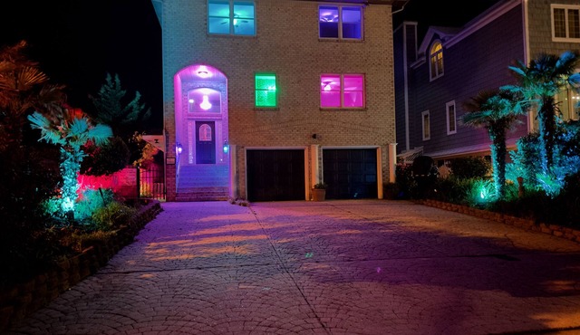 Luxury 7 Bed, 6 Bath Oceanfront Smart Home - Pool, Hot Tub & Upscale Amenities