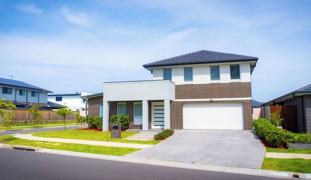 Luxury 7-bedroom home sleeps 16 Guests.