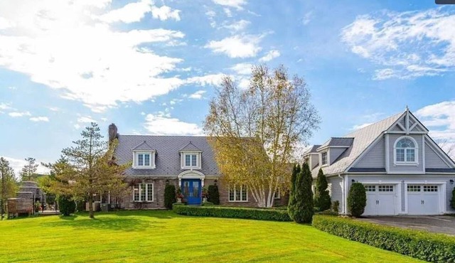 Luxury 7 bedroom/5 bathroom, 2 kitchen rural estate property