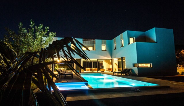 LUXURY 7 BEDROOM VILLA WITH PRIVATE POOL,TENNIS COURT,GYM AND SPA
