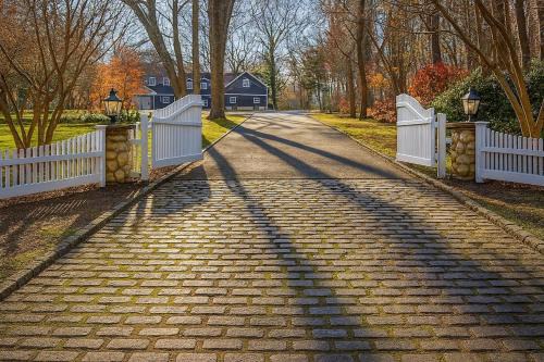 Luxury 7-Bedroom Villa with Pool in Glen Head