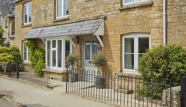 Luxury 7 bedroom holiday cottage with hot tub.