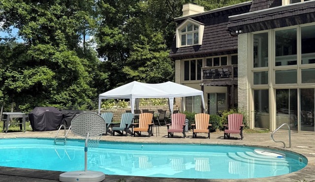 Luxury 7000 SF Villa & Golf View & 6 Bedrooms and 5 Baths & Swimming Pool