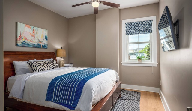 Luxury 7BR/4BA Rental on Thames St with Parking