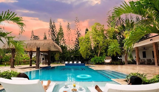 Luxury 7BR Miami Stay w/Pool, Spa + Pickleball