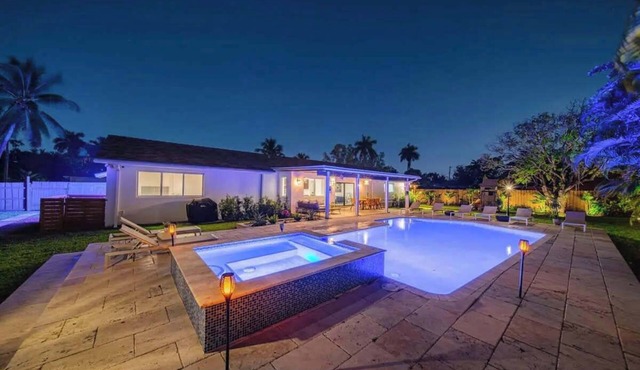 Luxury 7BR Villa Vizcaya Heated Pool Sauna Gym