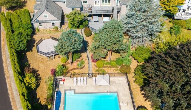 Luxury 7BR Villa with Pool, Hot Tub, Sauna, Gym & Billiard