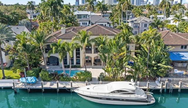 Luxury 7BR Waterfront Las Olas Isles Mansion with pool & dock- Sleeps 14