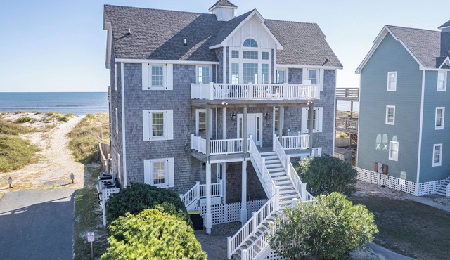 Luxury 8 bed Oceanfront Home with Pool, Hot Tub & Game Room!