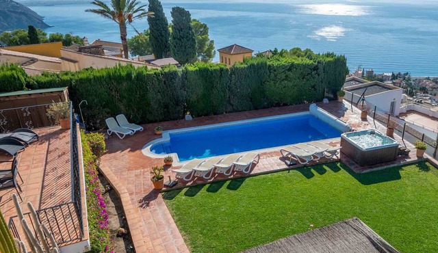 Luxury 8 bedroom, 5 bathroom villa with stunning view and private pool and gardens