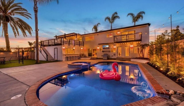 LUXURY 8 BEDROOM COASTAL VILLA WITH PRIVATE POOL, SPA, SALON!