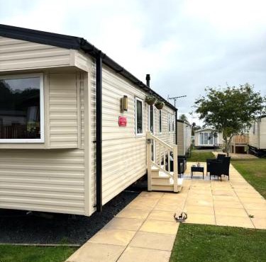 Luxury 8-Berth Caravan - Pet Friendly - Malvern