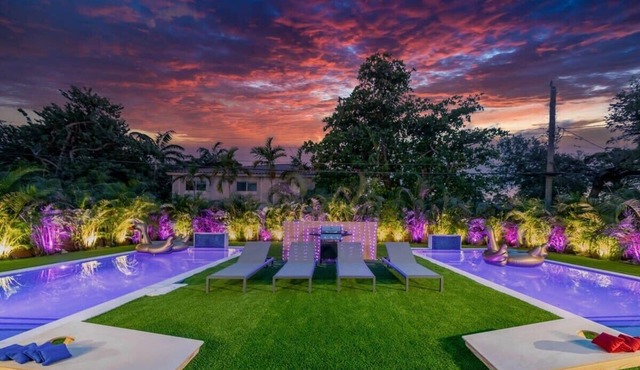 Luxury 8BR Duplex w/2 Pools Near Las Olas & Beach