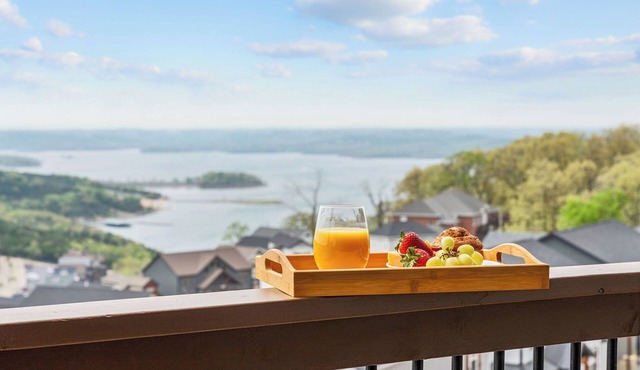 Luxury 8BR Lake+Mtn Views Pool & Private Hot Tub