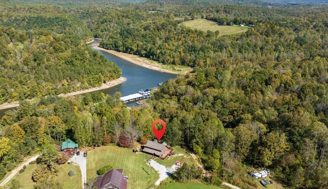 Luxury 8BR Mountain Lodge | Hot Tub & Fire Pit