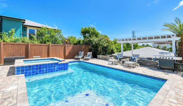 Luxury 8BR Ocean Views, Pool & Heated Spa, Walk to the Beach! 360 Views from Top