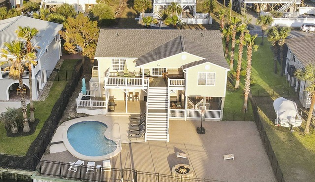 Luxury 8BR WATERFRONT Retreat w/Heated Pool & Private Dock