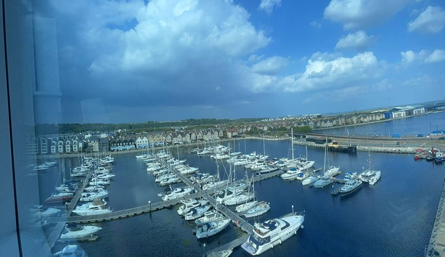 Luxury 8th Floor Apartment Overlooking Marina and River