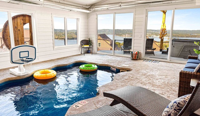 💙 LUXURY 9 BED LAKE HOUSE/PRIVATE INDOOR POOL/HUGE GAME RM/THEATRE RM & SAUNA!