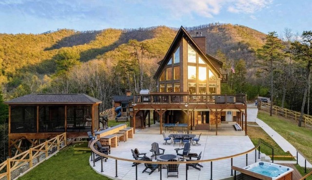 Luxury A Frame 5BR Hot Tub & Mountain Views