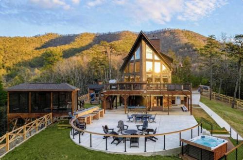 Luxury A Frame 5BR Hot Tub & Mountain Views