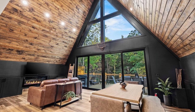 Luxury A-Frame*Hot-tub*Firepit