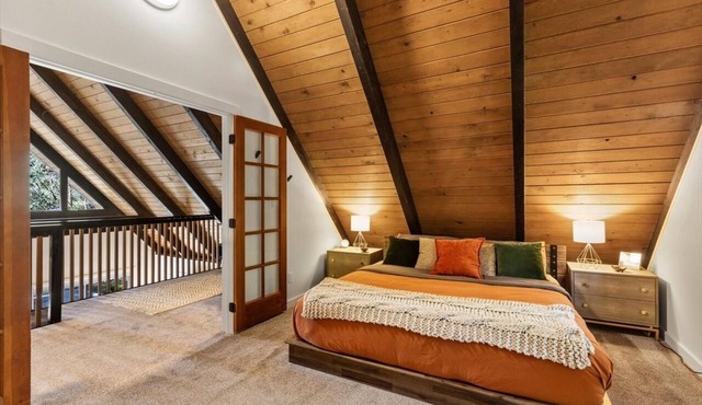 Luxury A-Frame with Hot Tub! 15 Mins to Stevens Pass - Misty Mt. Haus