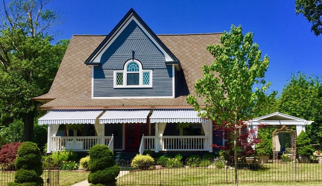 Luxury Accommodations for 14 Guests Near Journeyman Distillery and More!